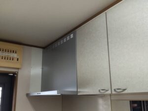 同時給排気型レンジフードの取替交換情報！　ダクト穴ふさぎ　ミカドキッチン　パネル貼り